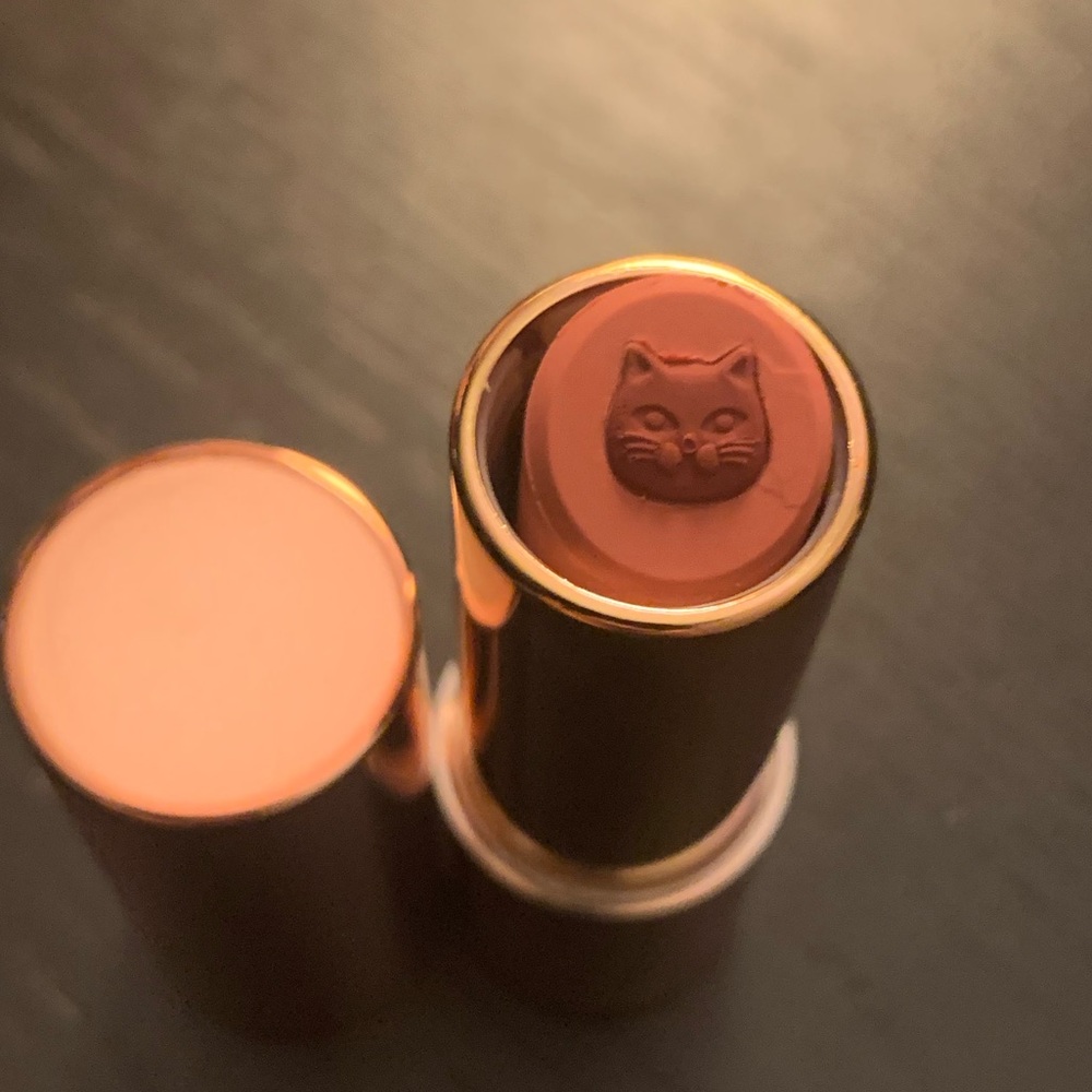 Winky Lux Purrfect Pout lipstick